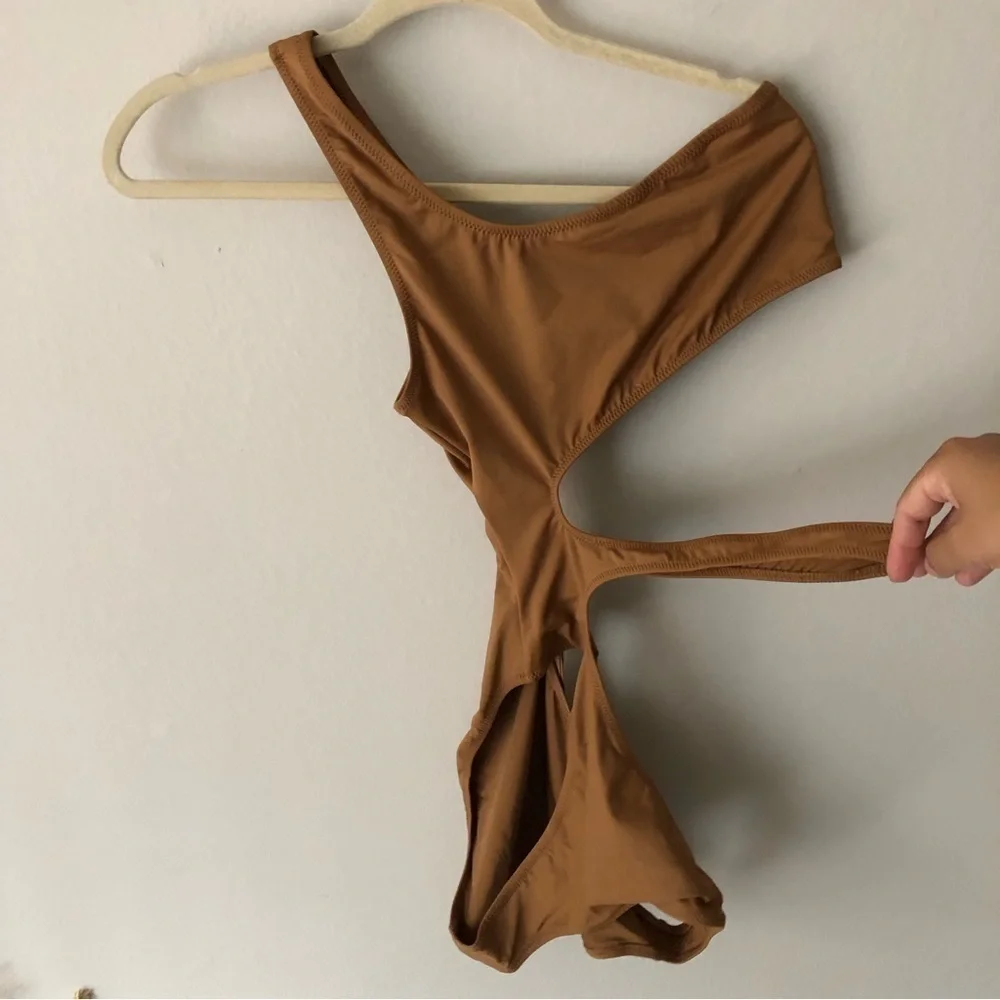 Skims SWIM ONE SHOULDER MONOKINI in Almond Size Medium NWT